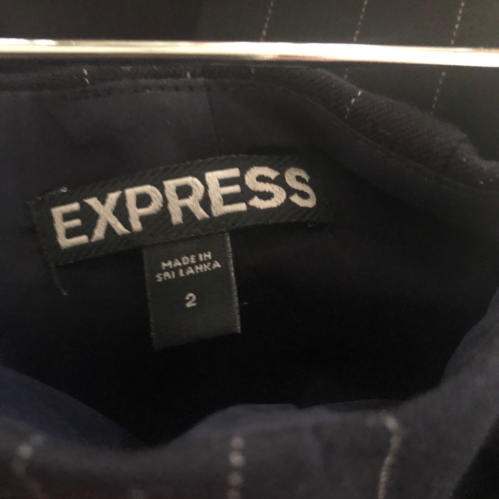 Express Suit - Picture 10 of 11
